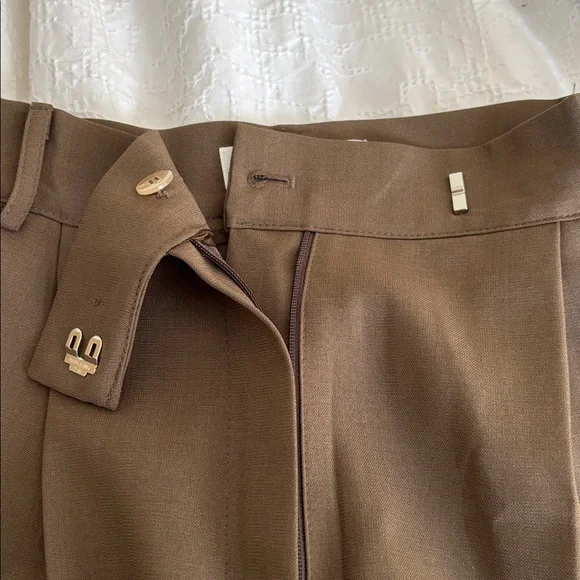 The Frankie Shop
Brown Bea Straight-leg. Size XS L 23" Cropped - Picture 12 of 17